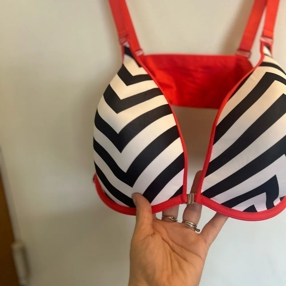Cacique 44D open front chevron black white and orange bra wired